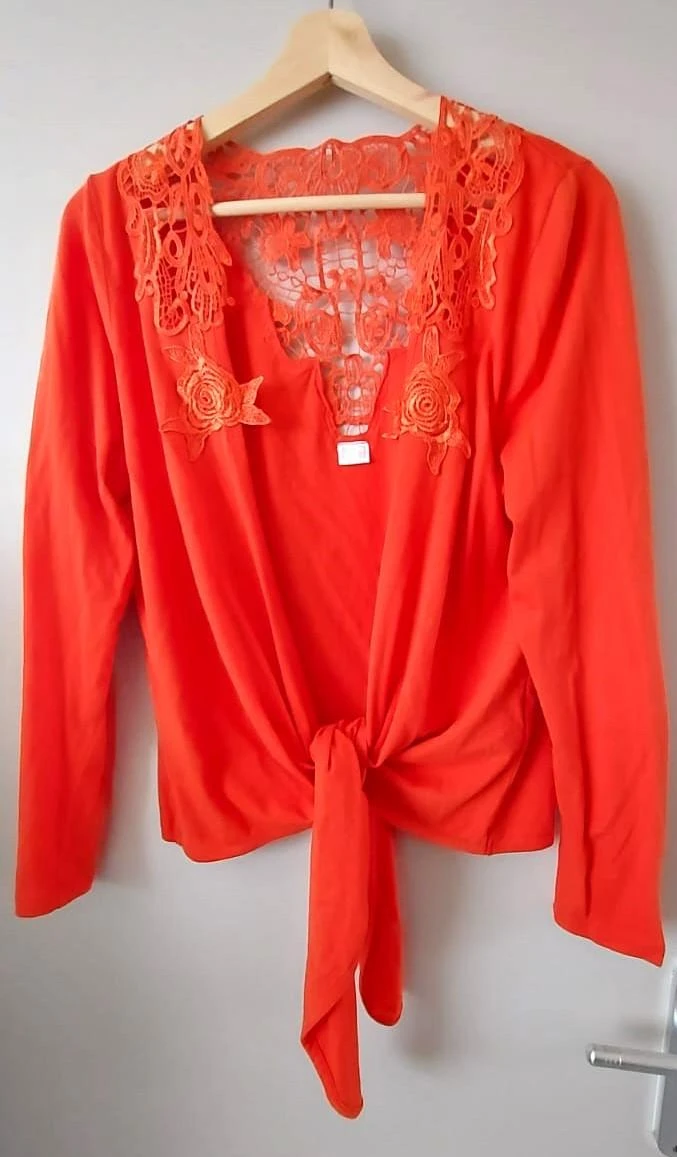 Bonprix vest met kant en strikdetail, maat 40/42